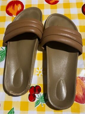 Beatrice Valenzuela Classic Sandalia in Sand size 10